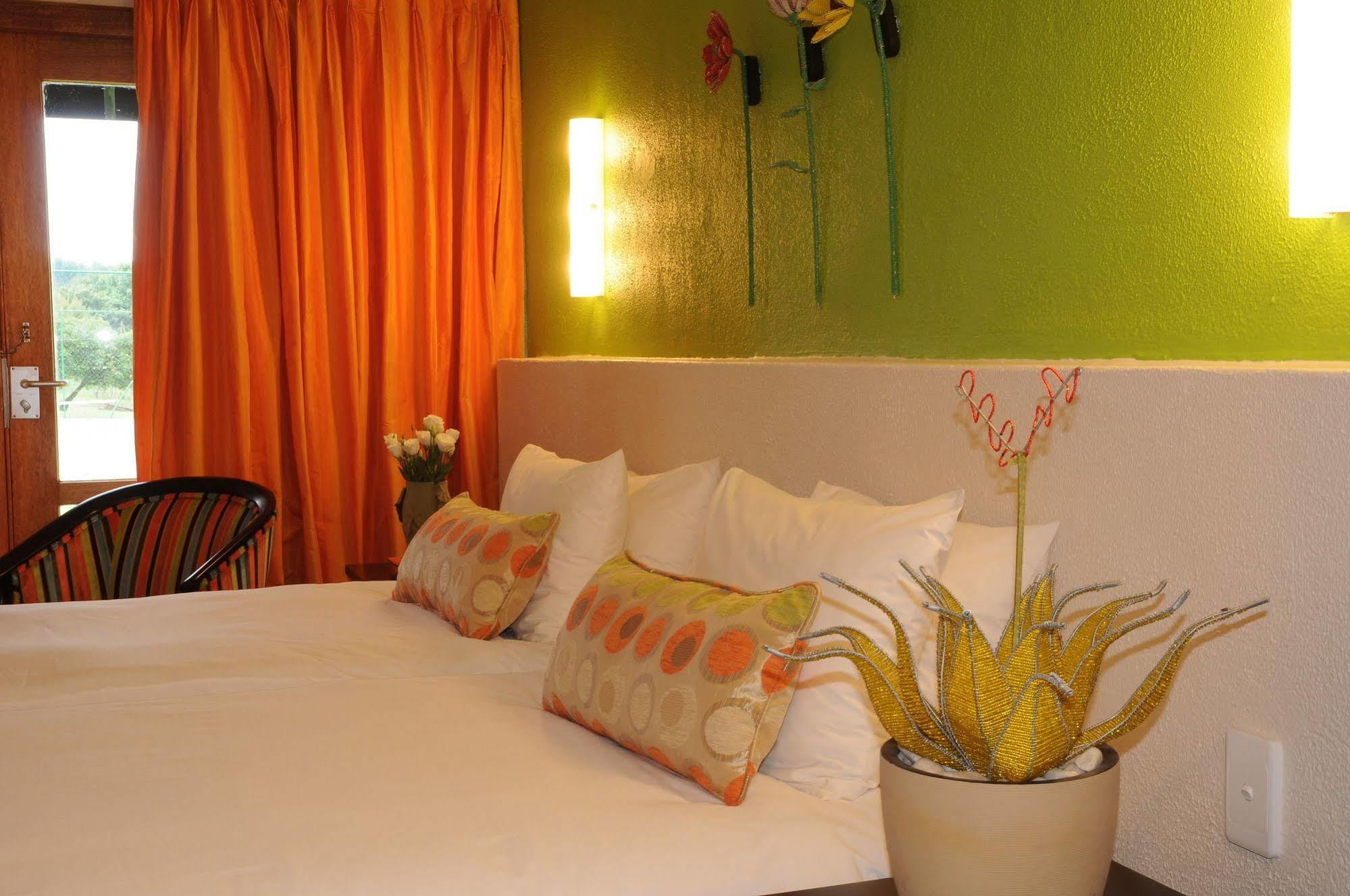 Protea Hotel Winkler Уайт Ривър Екстериор снимка